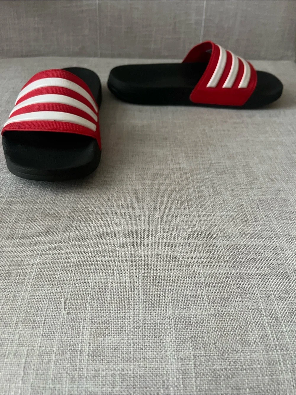adidas Kids red/white stripe summer logo Slide Sandals, size 3